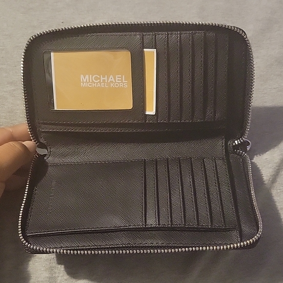 Wristlet wallet - Picture 2 of 3